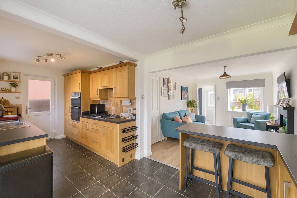 Property photo 3 of 11 Kitchen/Diner