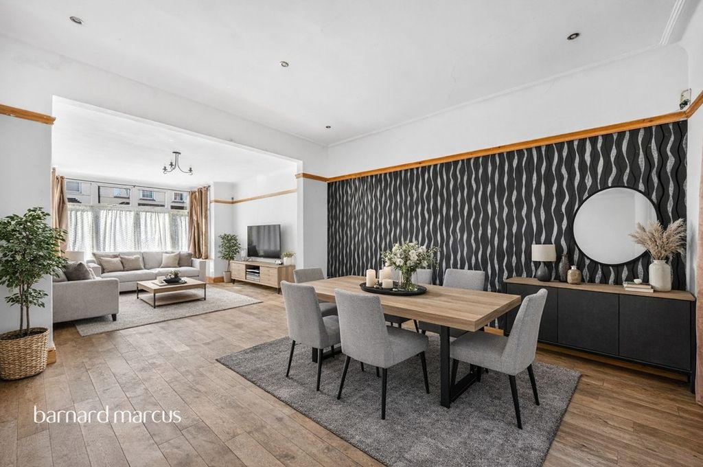 Property photo 1 of 28