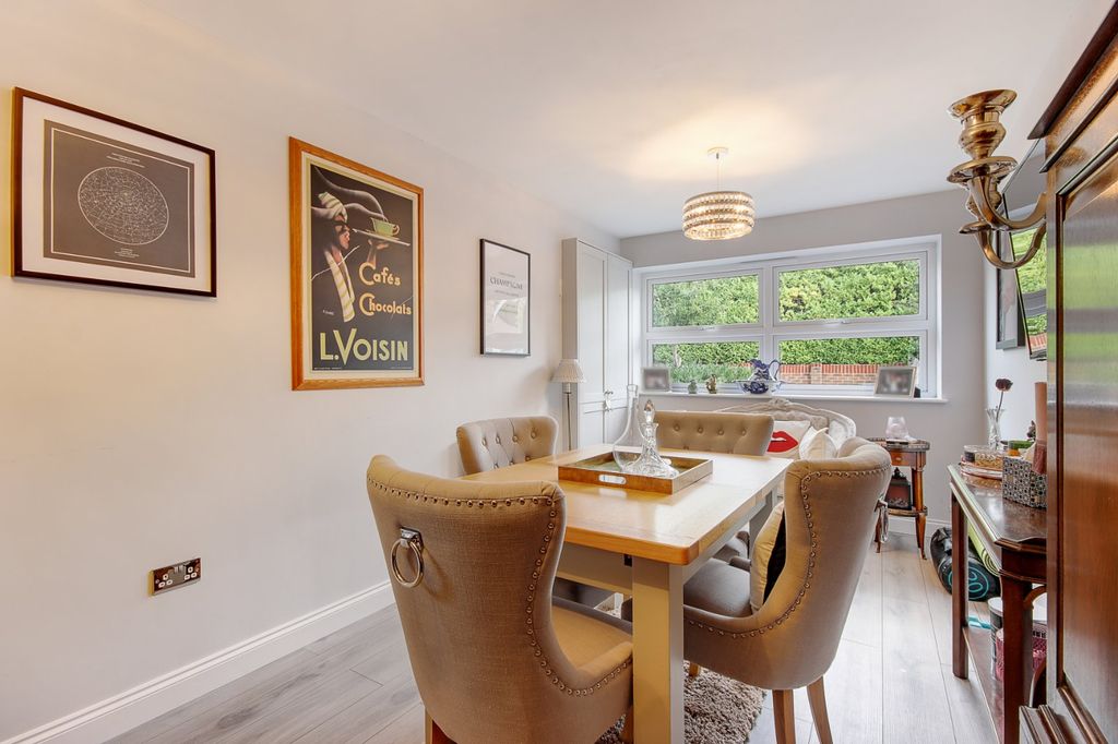 Property photo 3 of 14 Dining Room