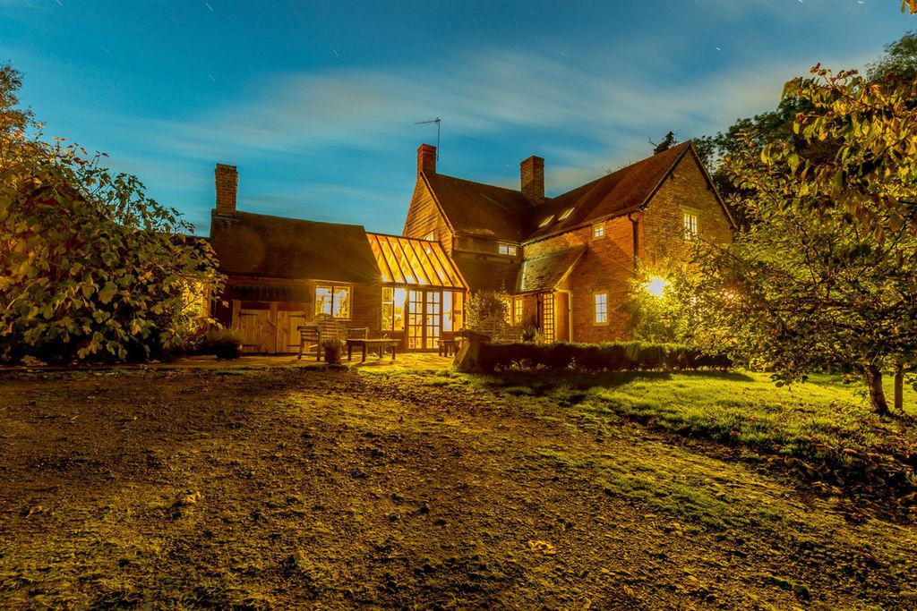 Property photo 2 of 35