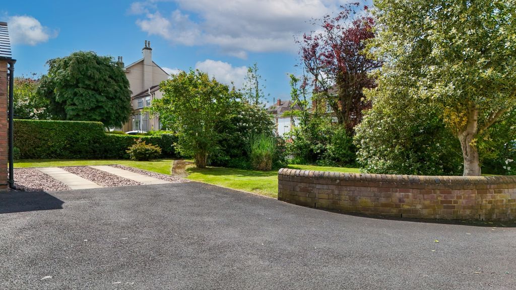 Property photo 2 of 23 5071294