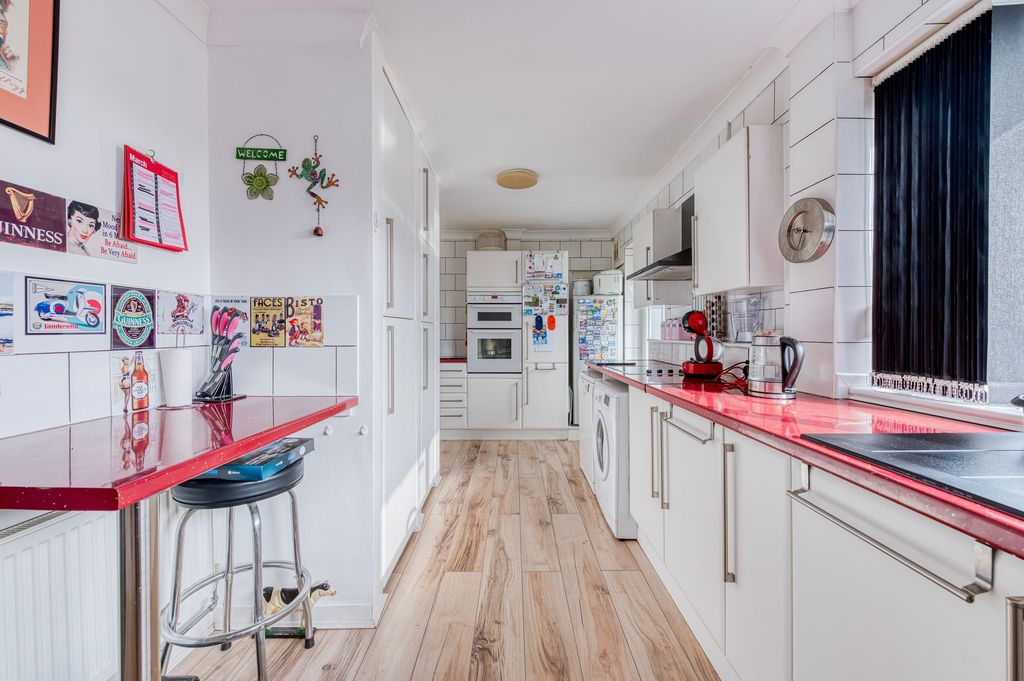 Property photo 3 of 22