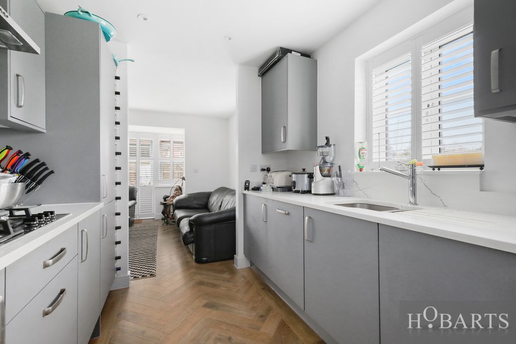 Property photo 3 of 21 Gallery