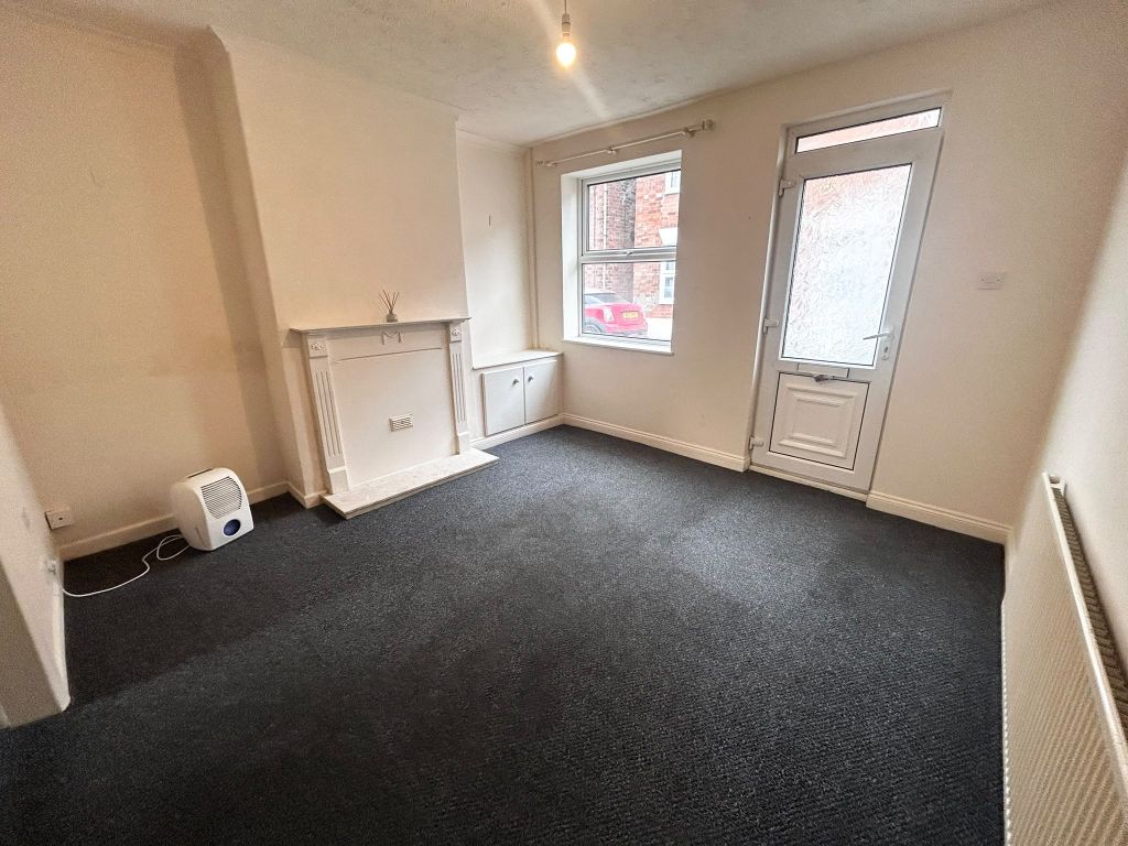Property photo 3 of 7 Living Room