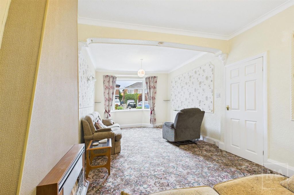 Property photo 2 of 14 Lounge