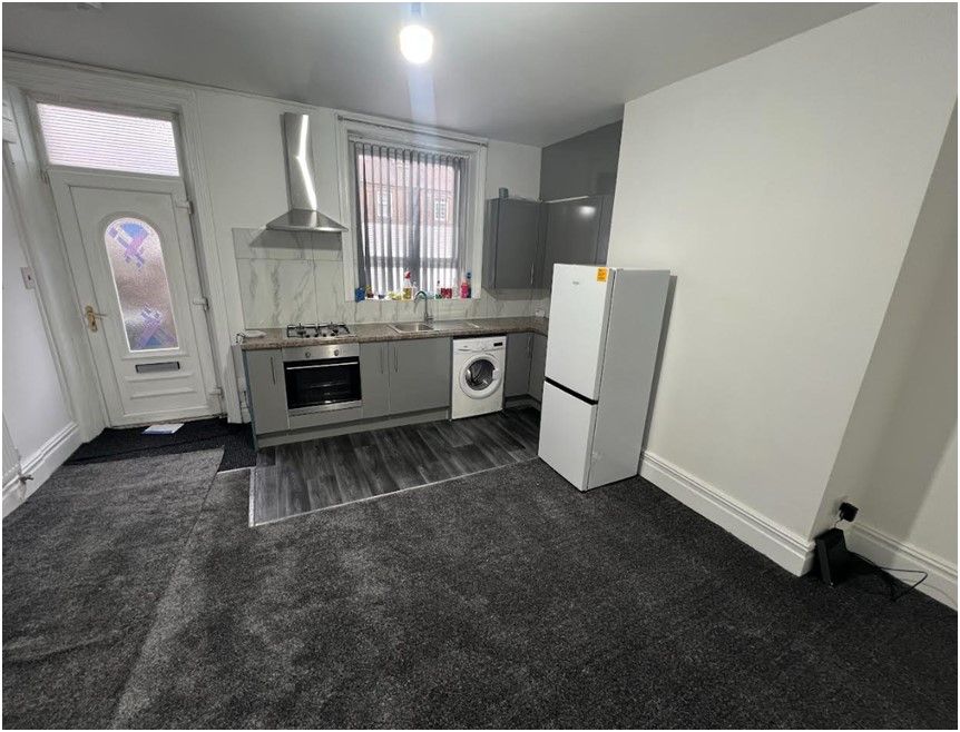 Property photo 1 of 7 Kitchen - Lounge