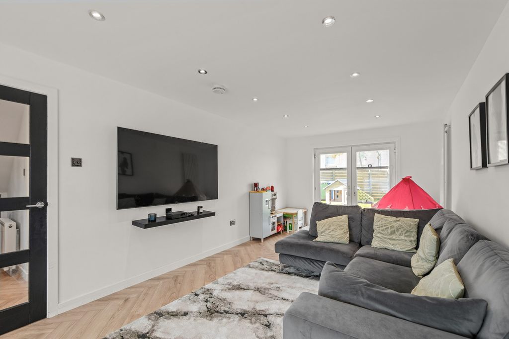 Property photo 3 of 31 5317779