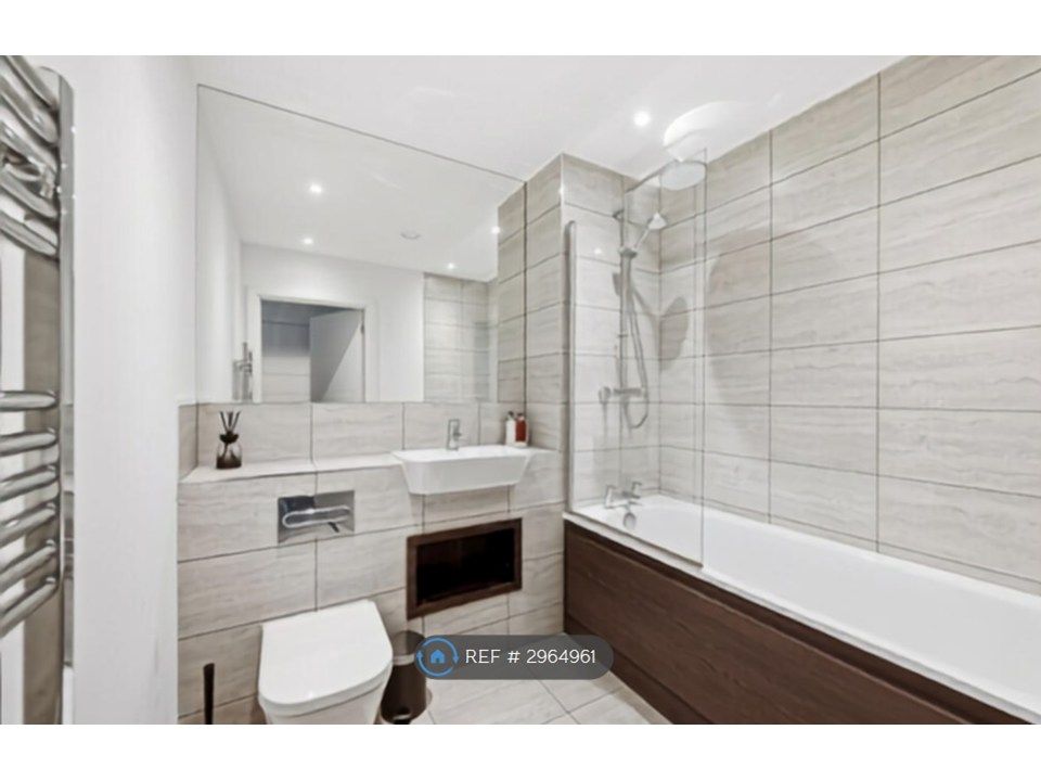 Property photo 3 of 11 Bathroom