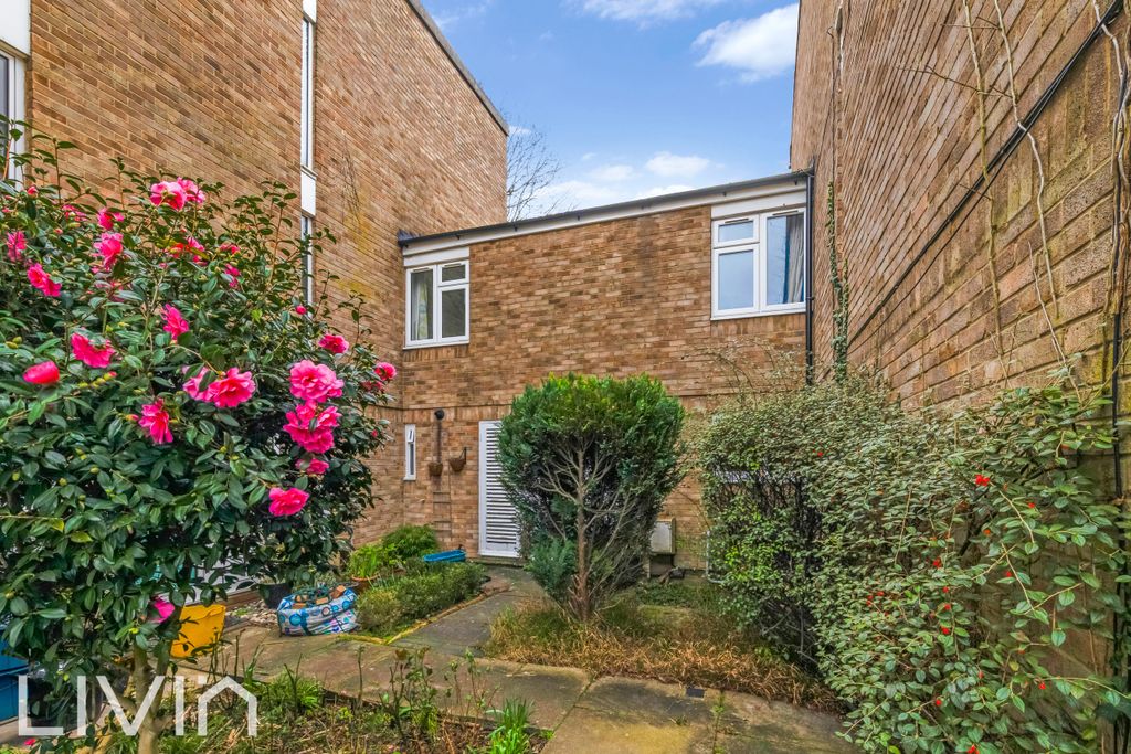 Property photo 1 of 12 St Clair's Road