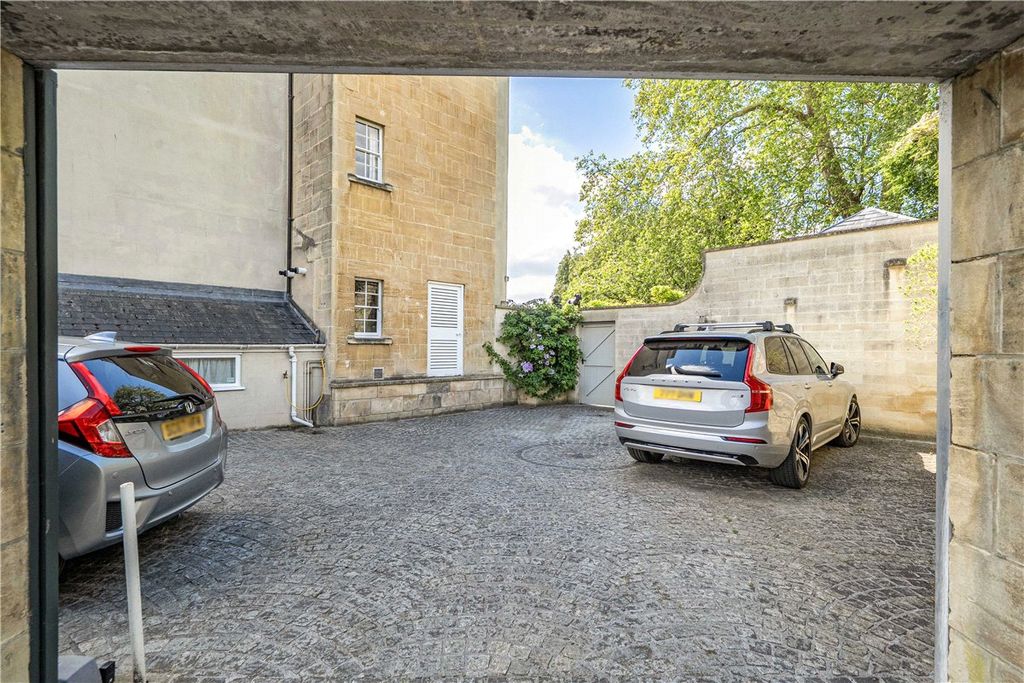 Property photo 3 of 20 Private Parking