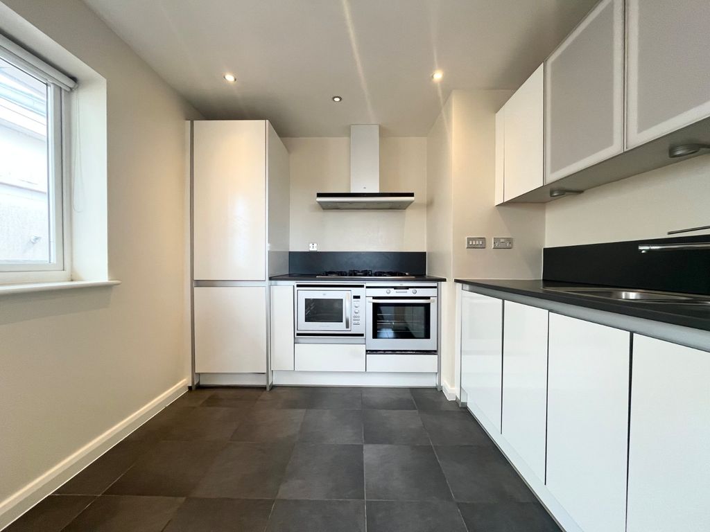 Property photo 2 of 13 Picture No. 32