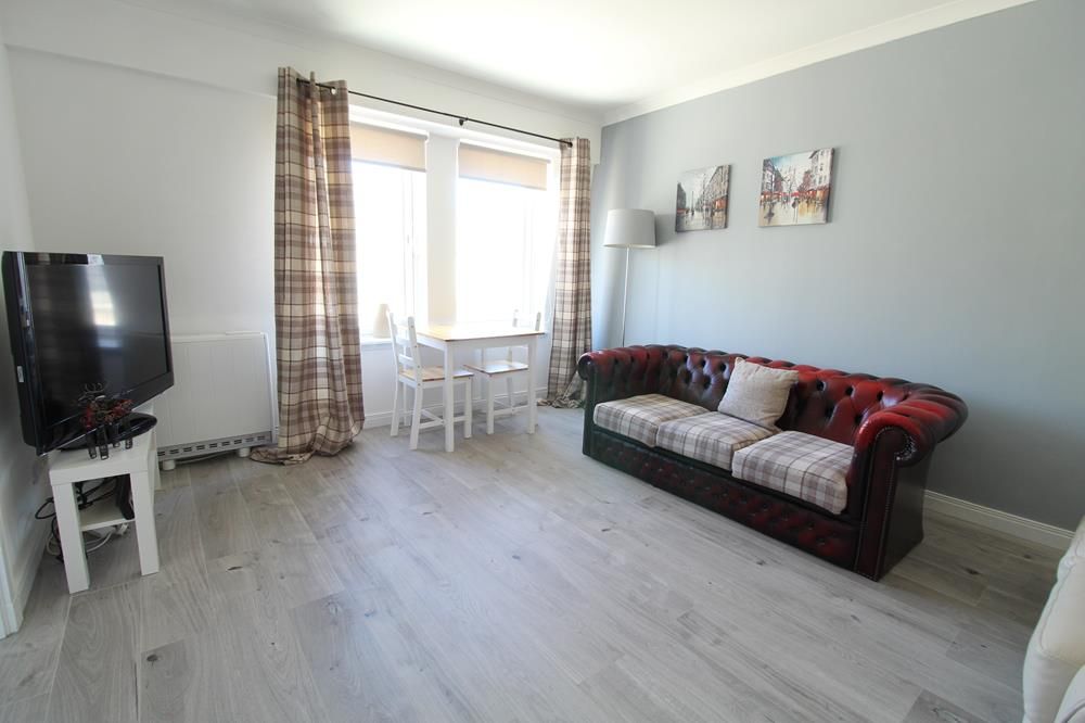 Property photo 1 of 7 Lounge 1