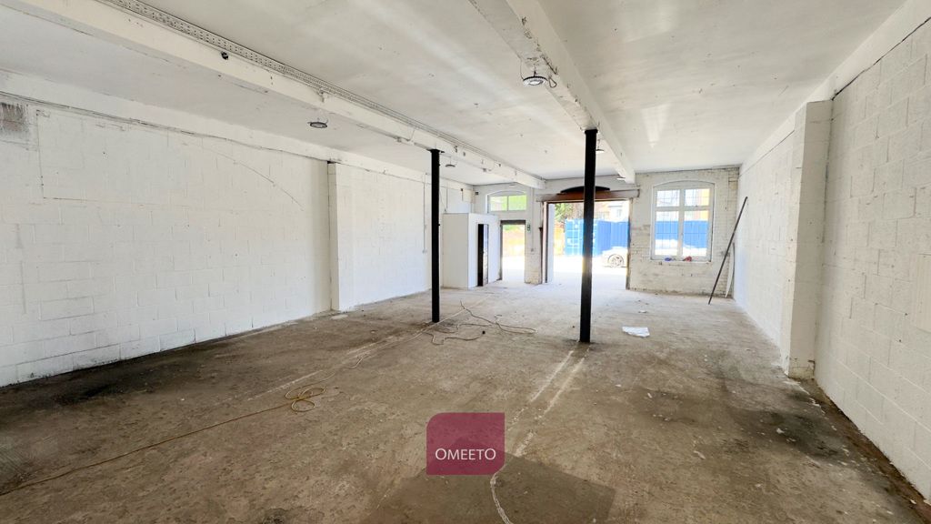 Property photo 1 of 2 Unit To Let