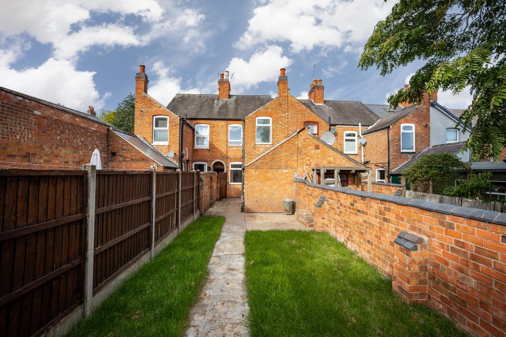 Property photo 2 of 22 Final-27 - 2 Bedroom Terraced (House) At Meadow Lane, Loughborough