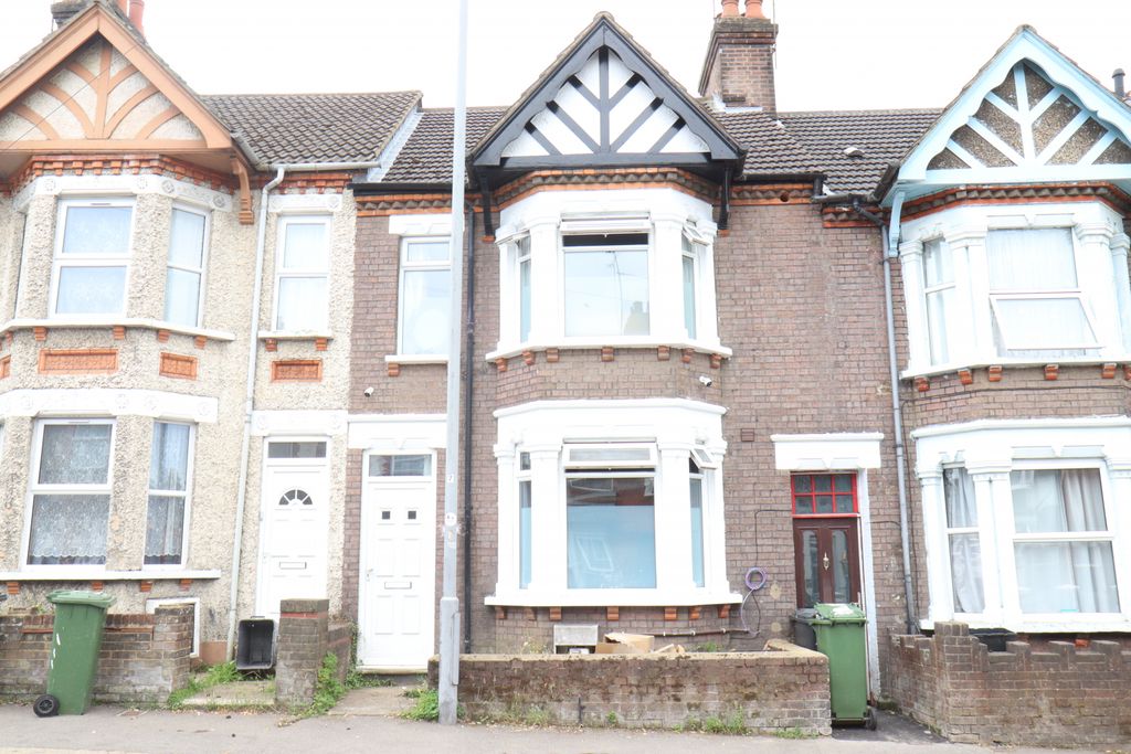 Property photo 1 of 3 Studio Flat