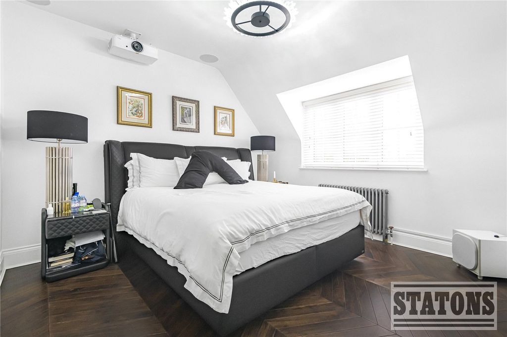 Additional image 14 of 3 bed flat for saleCockfosters Road, Barnet EN4