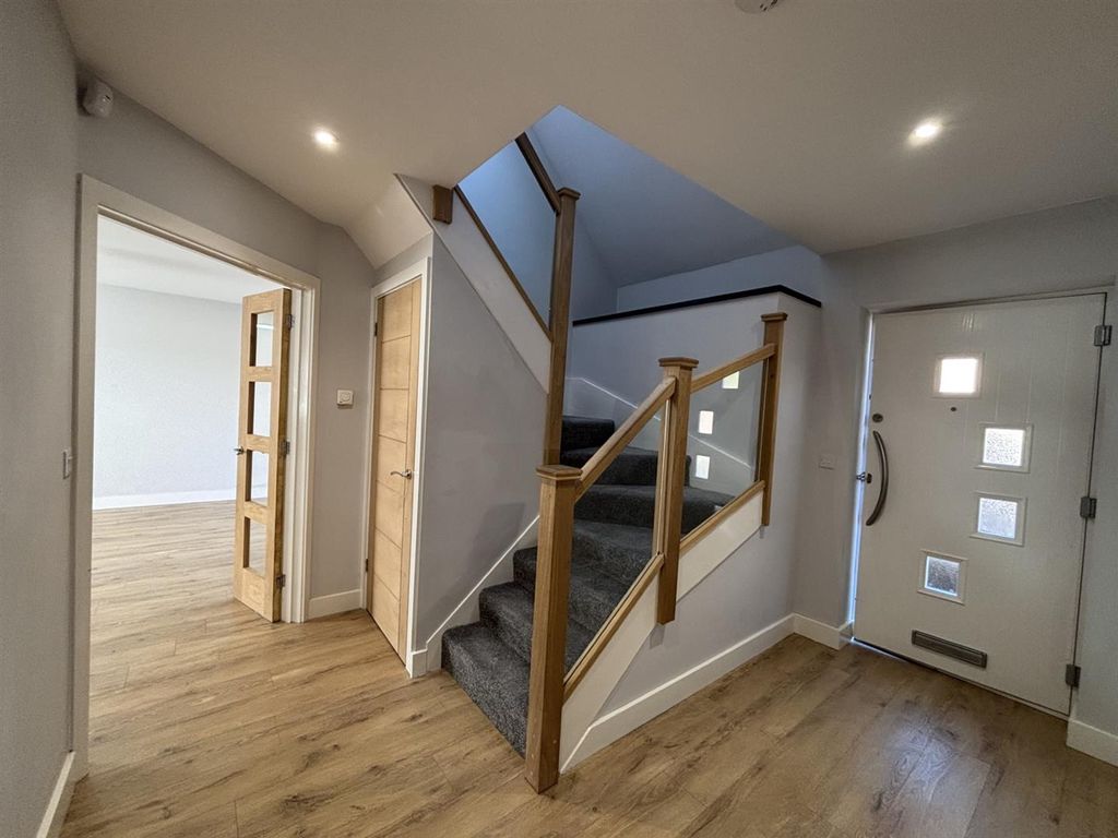 Property photo 2 of 15 Entrance Hall.Jpg