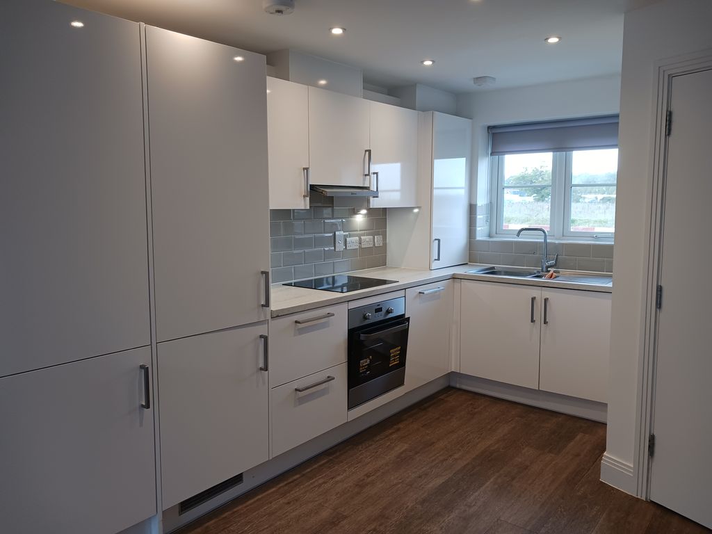 Property photo 2 of 6 Kitchen