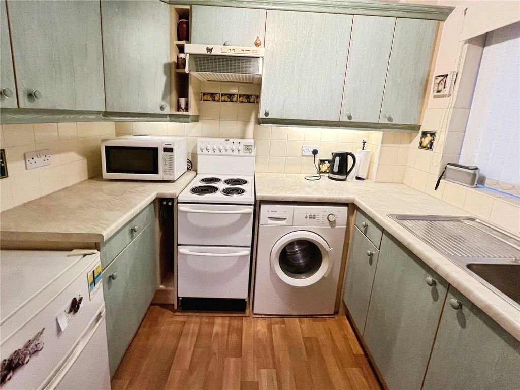 Property photo 2 of 12 Fitted Kitchen