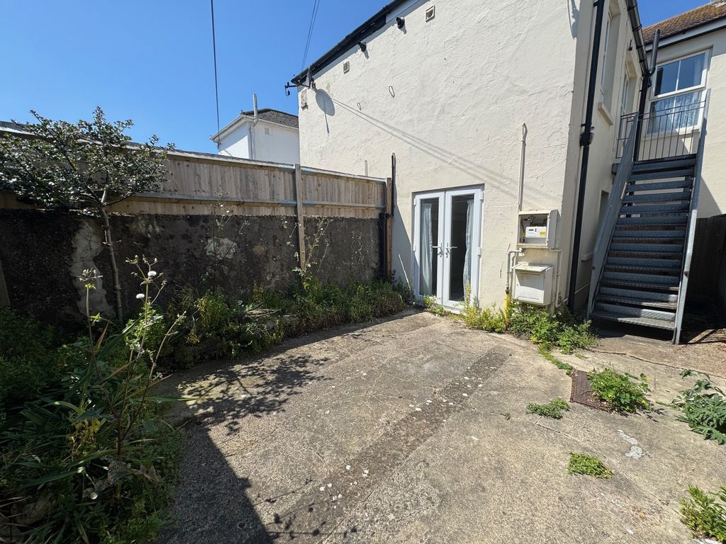 Property photo 3 of 12 Garden
