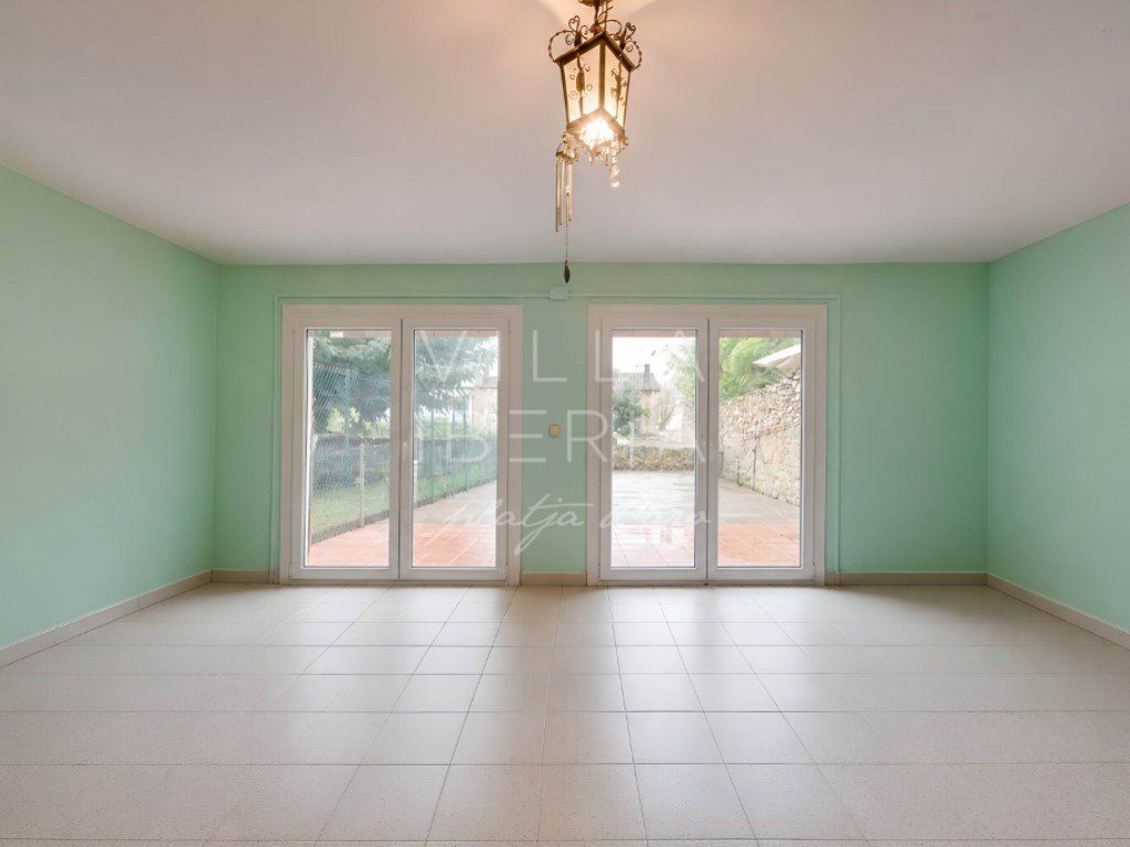 Property photo 2 of 40