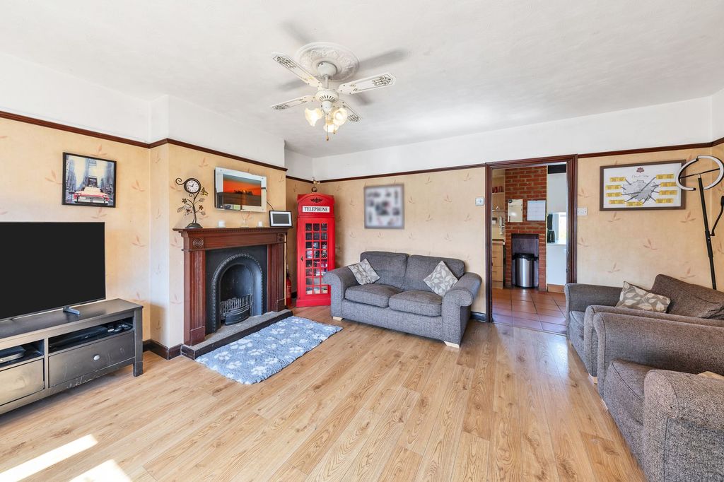 Property photo 2 of 23