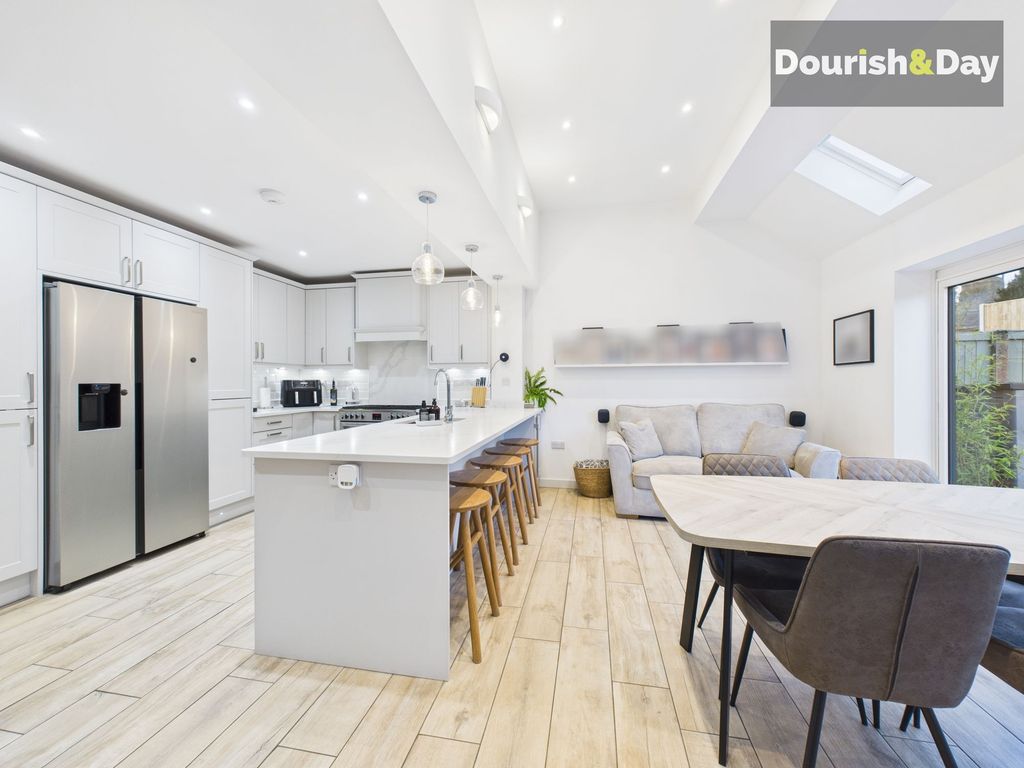 Property photo 2 of 35