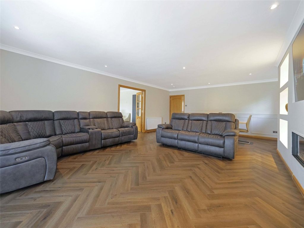 Property photo 3 of 28 Picture No. 31