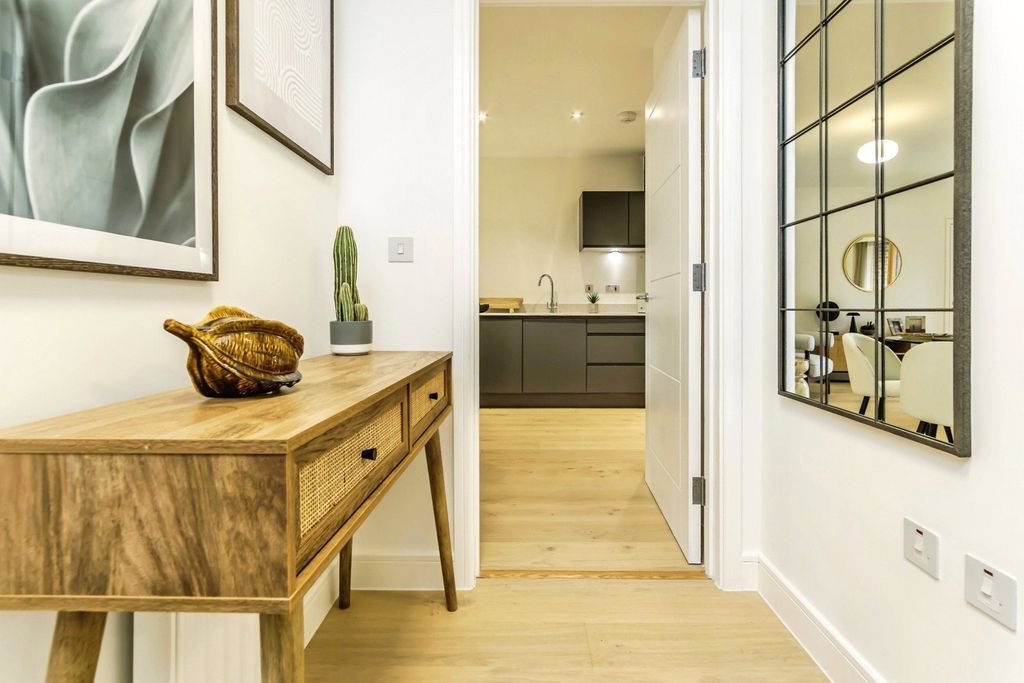 Property photo 2 of 9 Picture No. 13