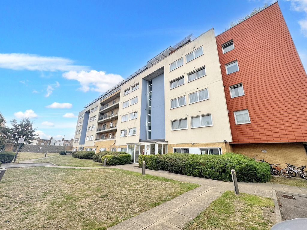 Property photo 1 of 17