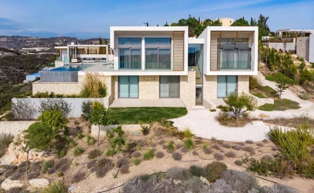 Property photo 2 of 12