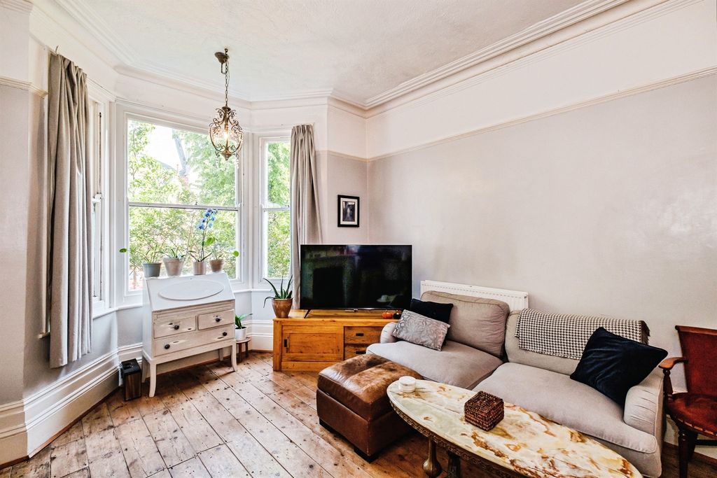 Property photo 3 of 13