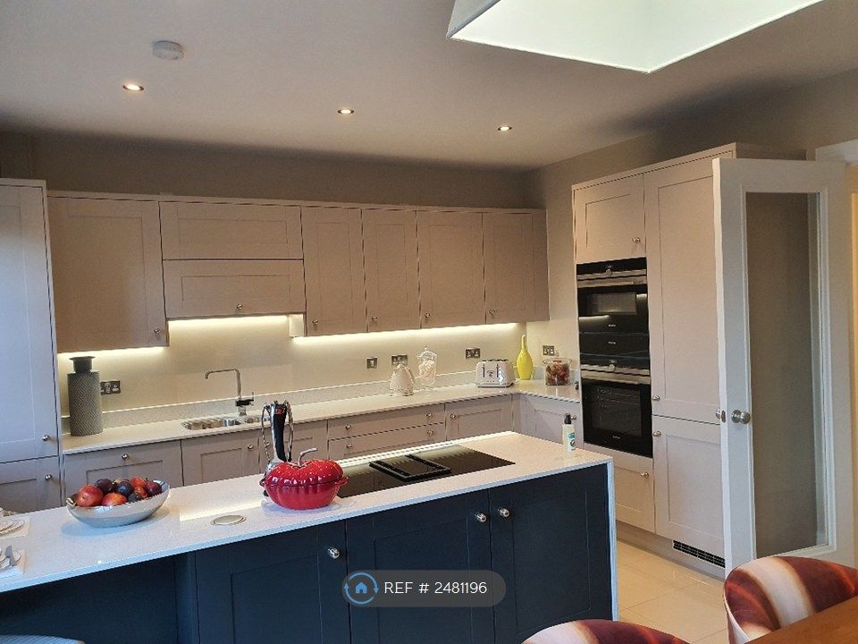 Property photo 2 of 35