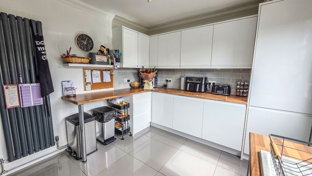 Property photo 2 of 15 Picture No. 06