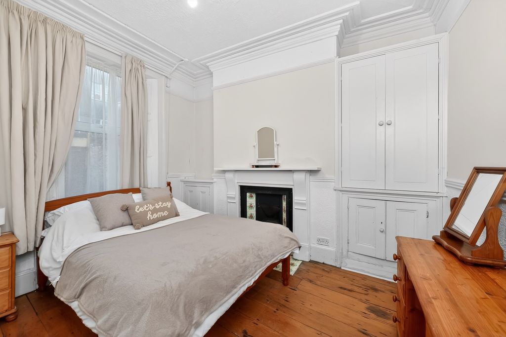 Property photo 1 of 6 0005