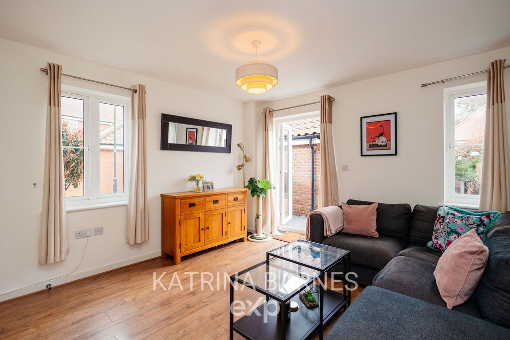 Property photo 2 of 20