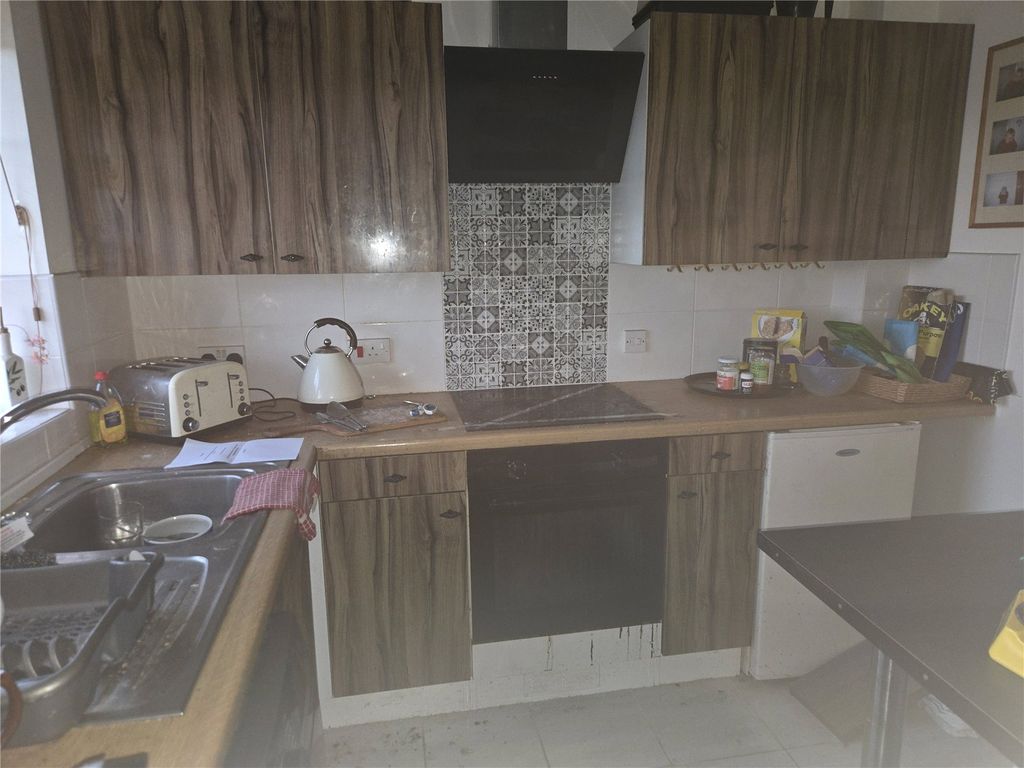 Property photo 3 of 5 Kitchen