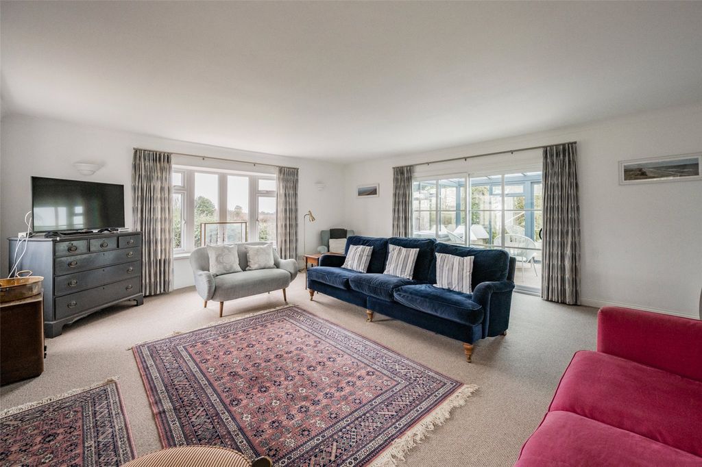 Property photo 3 of 14 Sitting Room