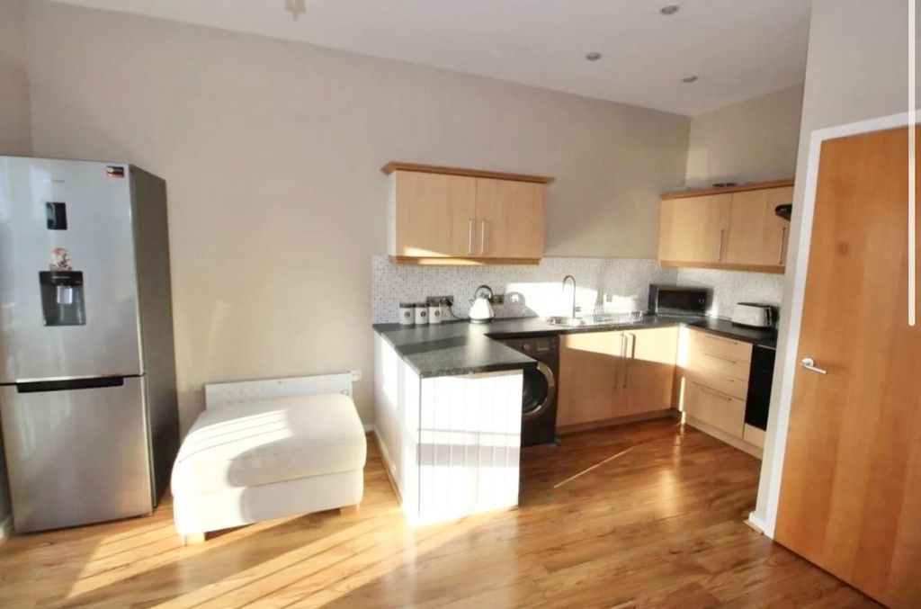 Property photo 3 of 8 Kitchen