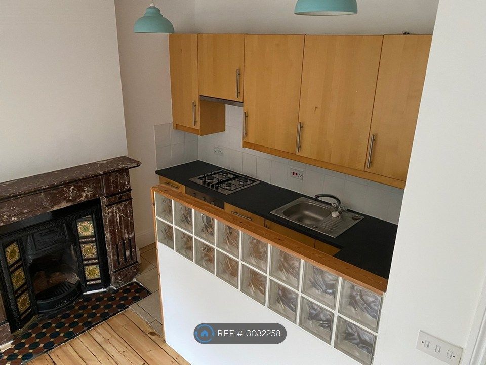 Property photo 3 of 8 Kitchen
