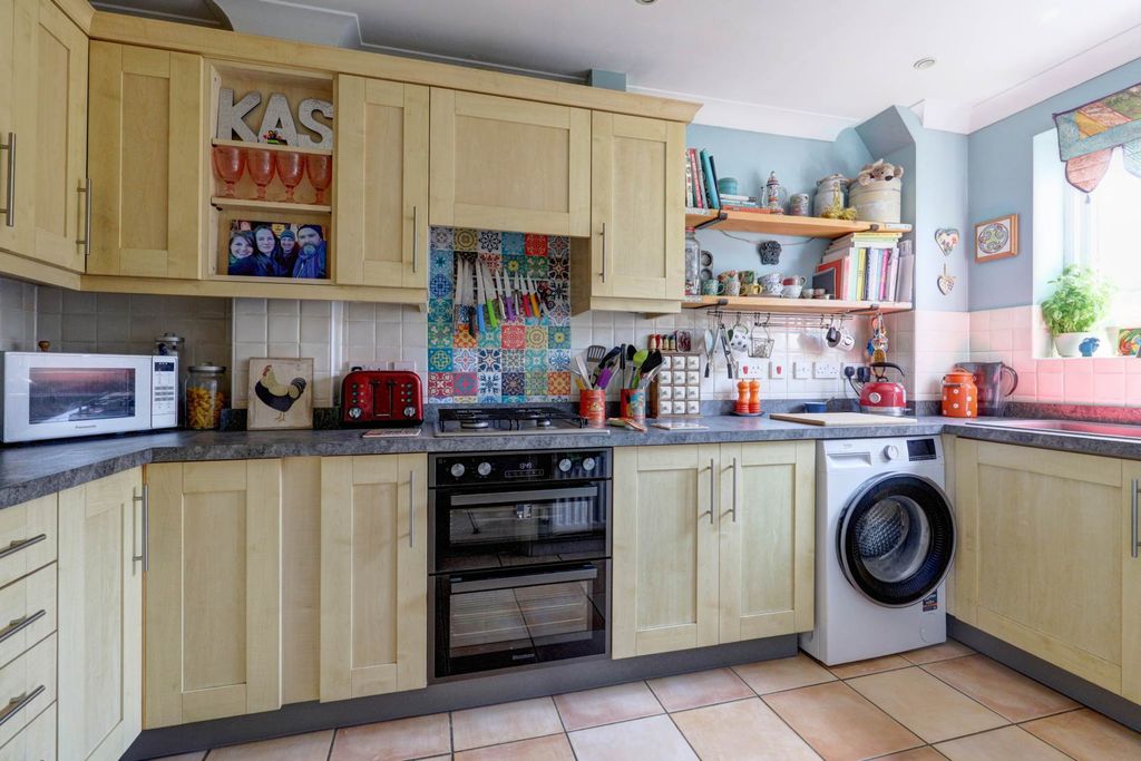 Property photo 2 of 24