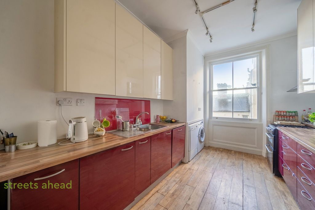 Property photo 3 of 18 Eb81c088-5ee9-4Ec...