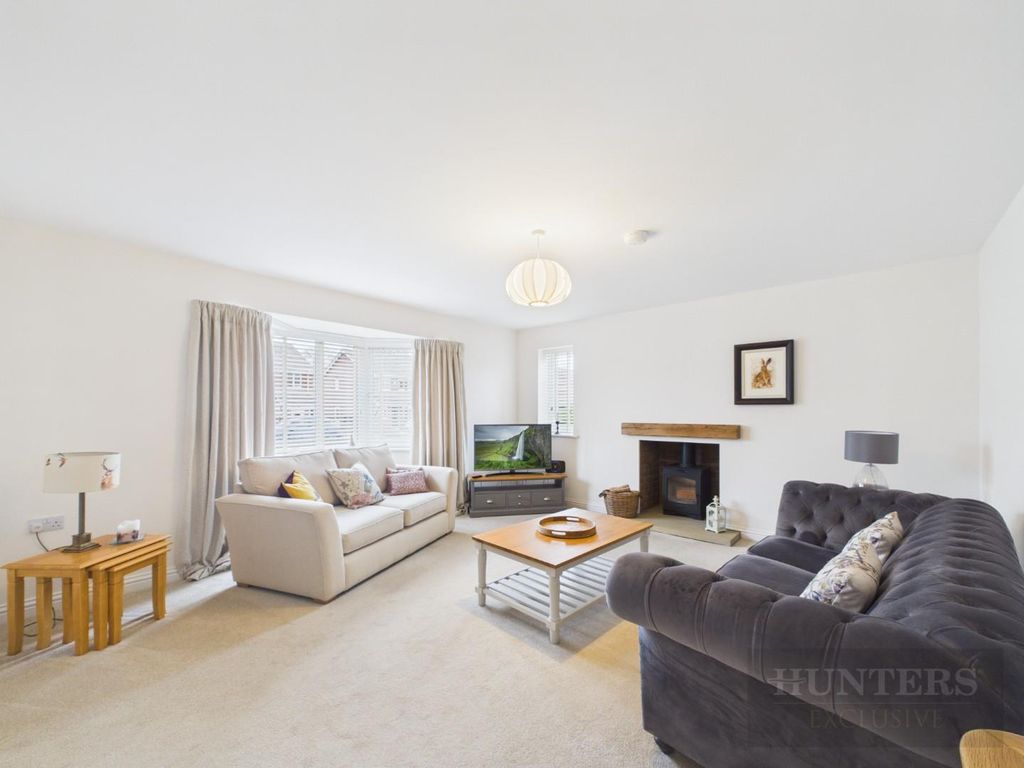 Property photo 3 of 24 Cam01494G0-Pr0515-Still016.Jpg