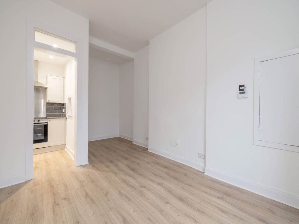 Property photo 3 of 11 77333_Wardlawstreet_006