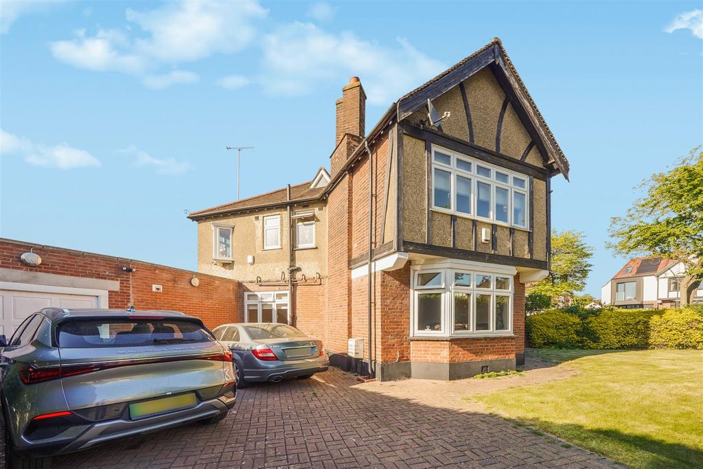 Property photo 1 of 32 16 Clarendon Gardens - 3Iqby6H5Ygzy42Kbbsw9.Jpg