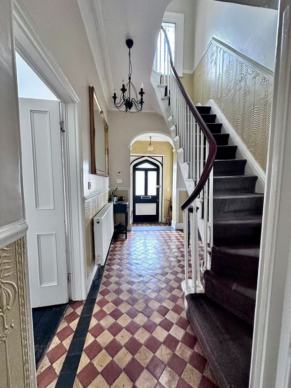 Property photo 2 of 40