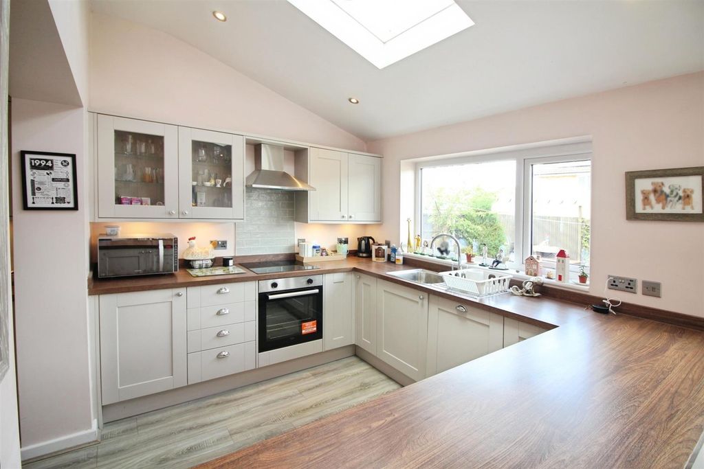 Property photo 2 of 18 Kitchen