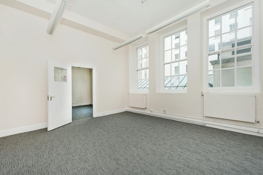 Property photo 3 of 13 05122014_Room255256Linenhall162168Regentstreetw1_3.Jpg