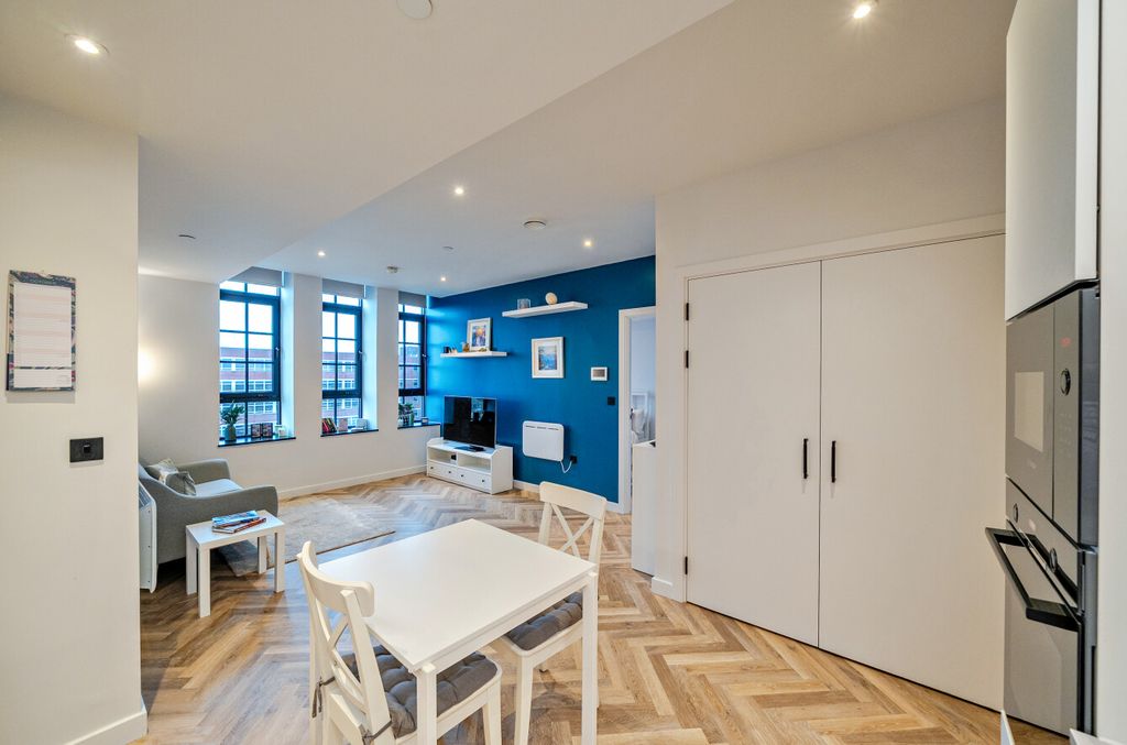 Property photo 3 of 12