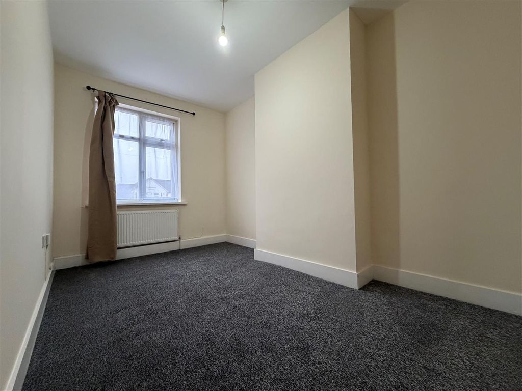 Property photo 2 of 9 5.Jpg